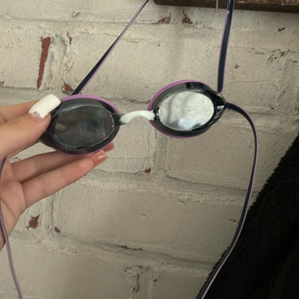 Swimming goggle